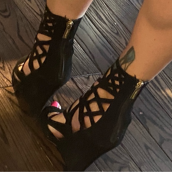 Jimmy Choos black suede size 36 strappy wedge sandals. - Picture 3 of 7